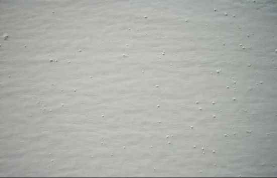 鋁型材噴涂設備粉末靜電噴涂表面顆粒成因及其應對措施