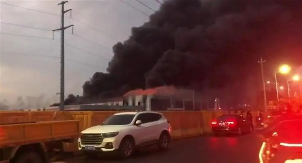 江蘇徐州一百億項目廠房起火致5死2傷丨安全生產防線需筑牢 江蘇徐州一百億項目廠房起火致5死2傷丨安全生產防線需筑牢