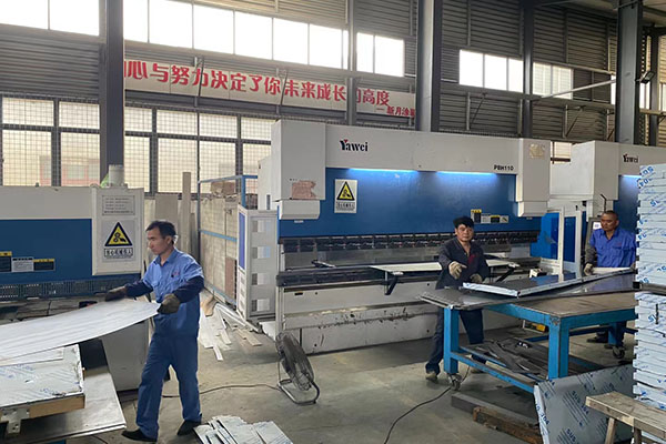 新月涂裝噴塑流水線設備生產發貨忙不停，保質保量穩生產